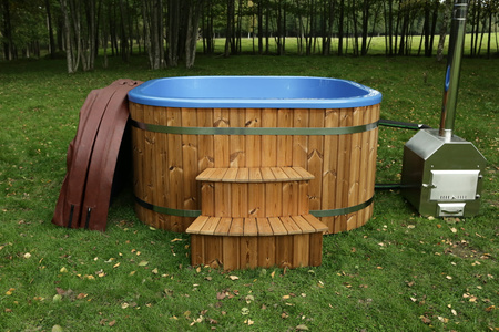Jakuzzi ogrodowe kwadratowe 200x200 z piecem zewnętrznym na drewno WKŁAD AKRYLOWY